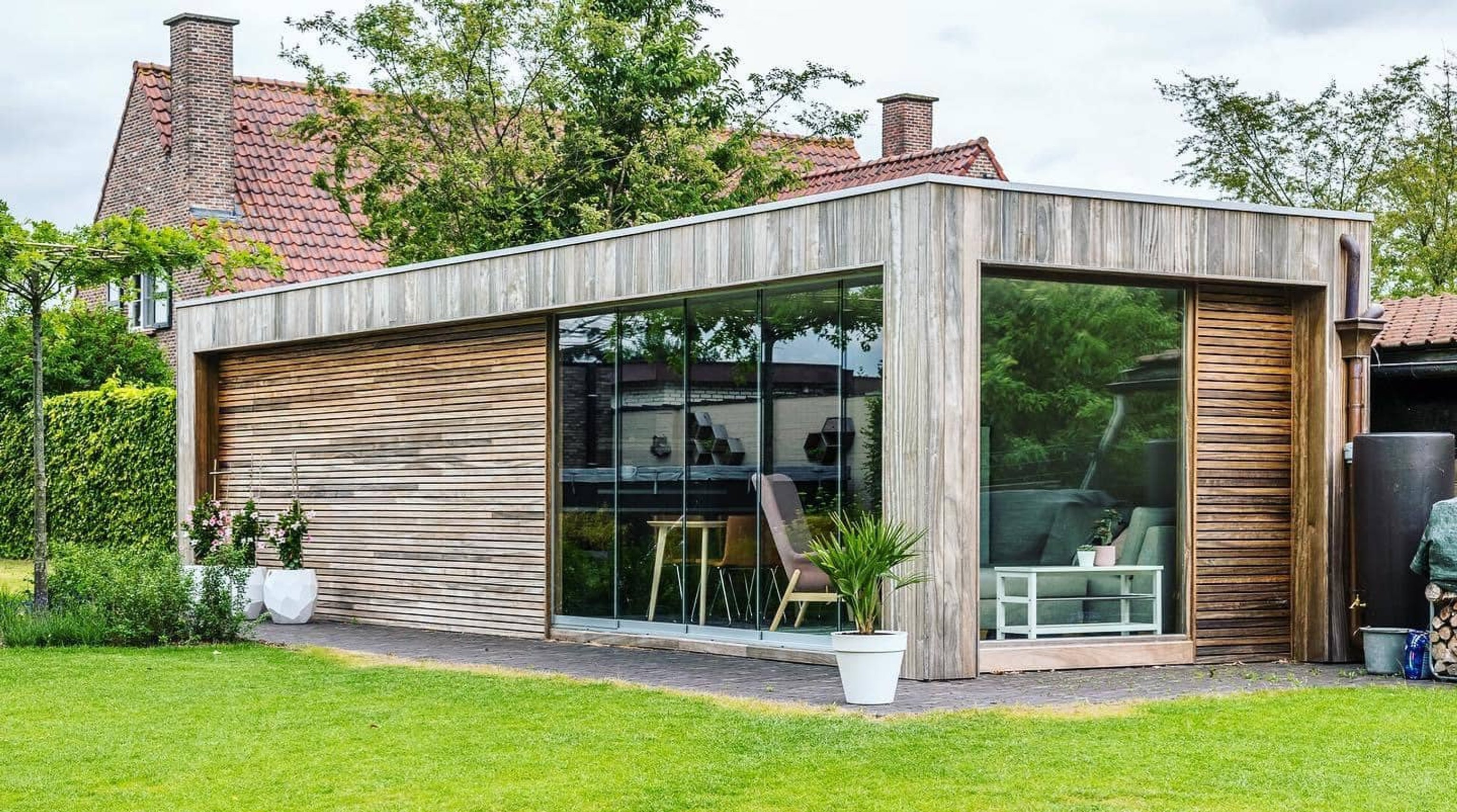 Pergola s bezrámovým zasklením