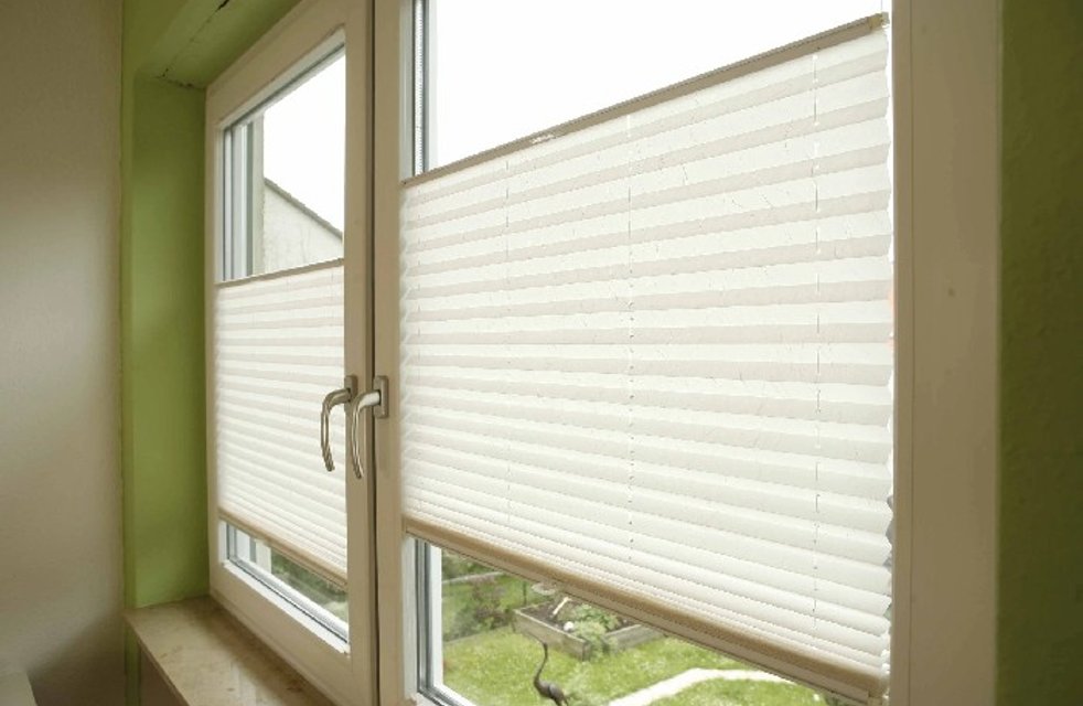 Plisé žaluzie: Univerzální a současně výjimečné stínění oken