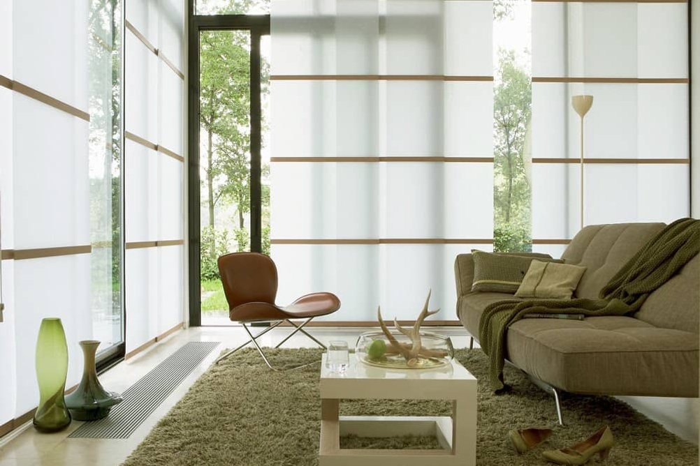 Japonská stěna v pokoji s výhledem do přírody