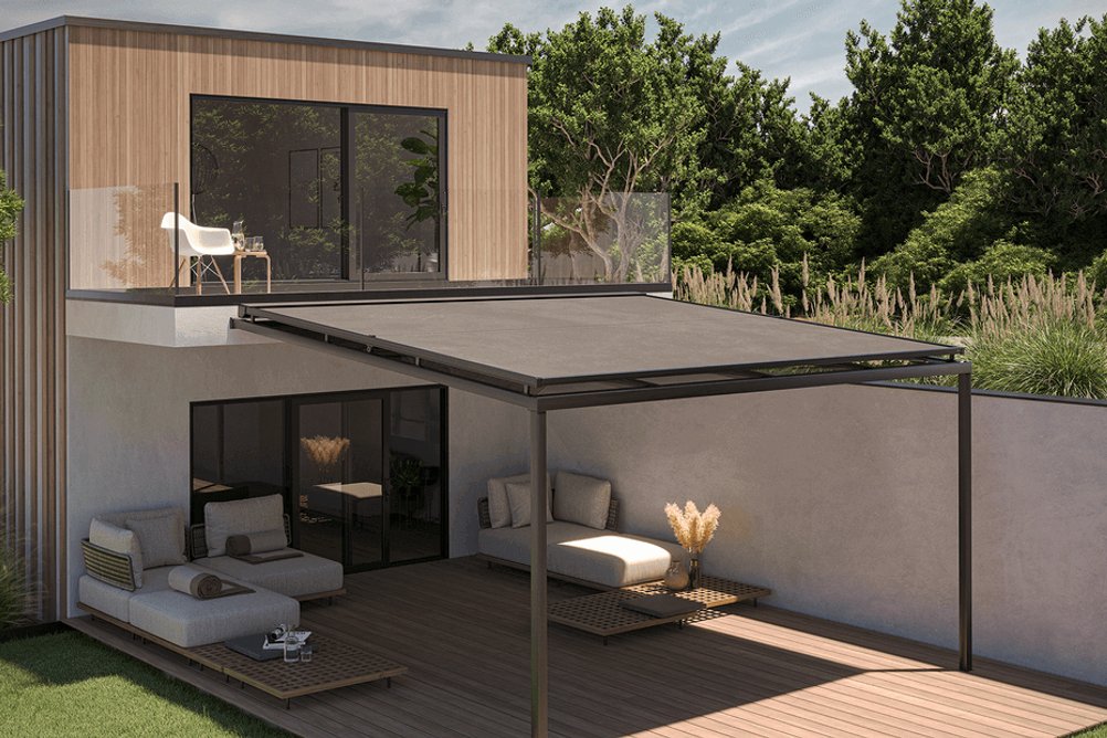 Markýza nad zasklením u posezení