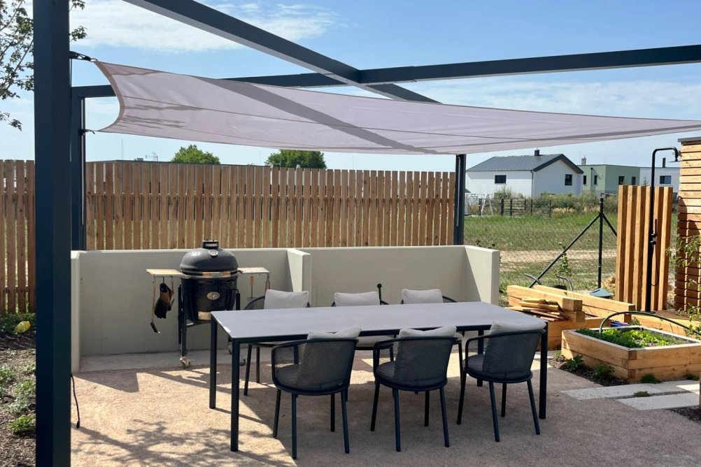 Pergola YKSY s posezením a grilem