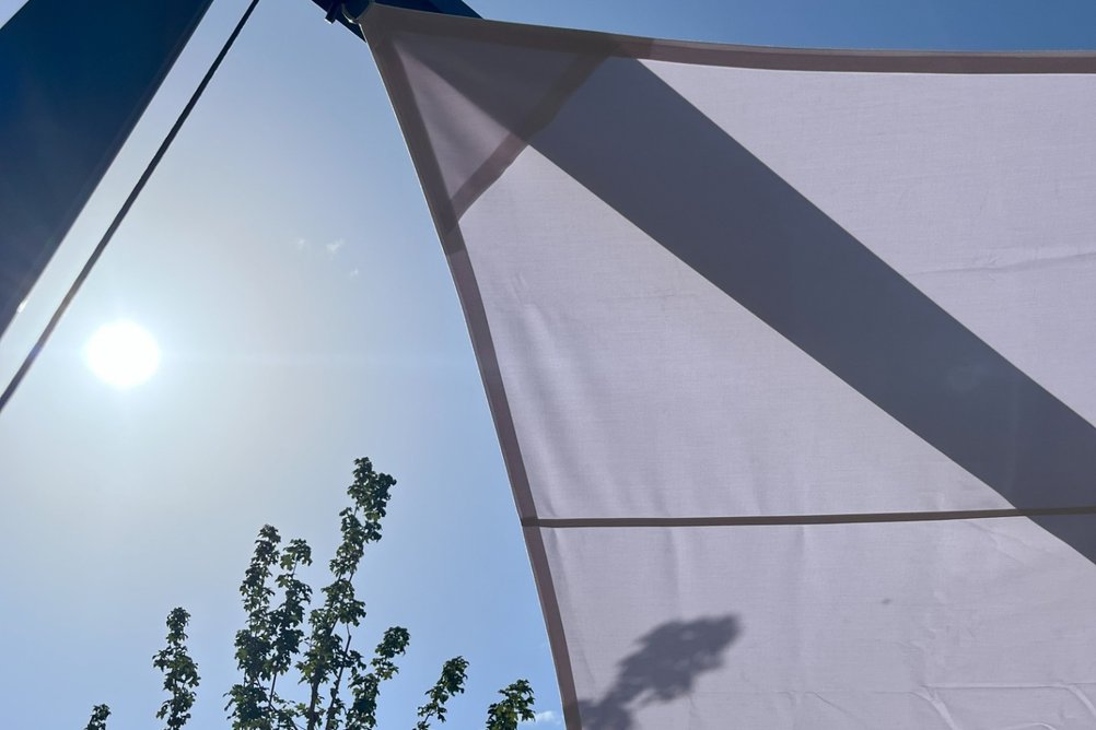 Detailní pohled na roh pergoly YKSY