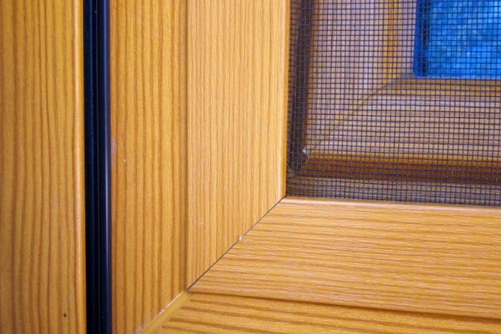 Sítě proti hmyzu v plastovém okně