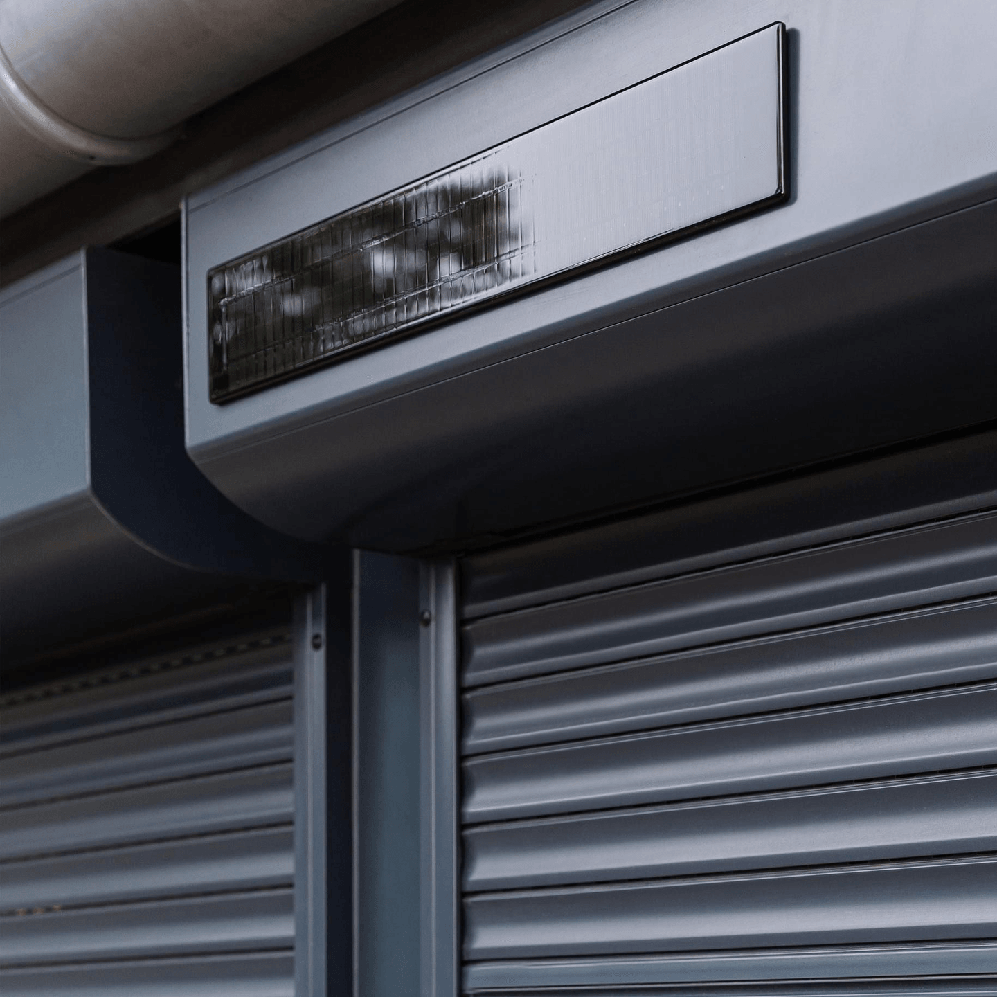 Solární panel na venkovních roletách