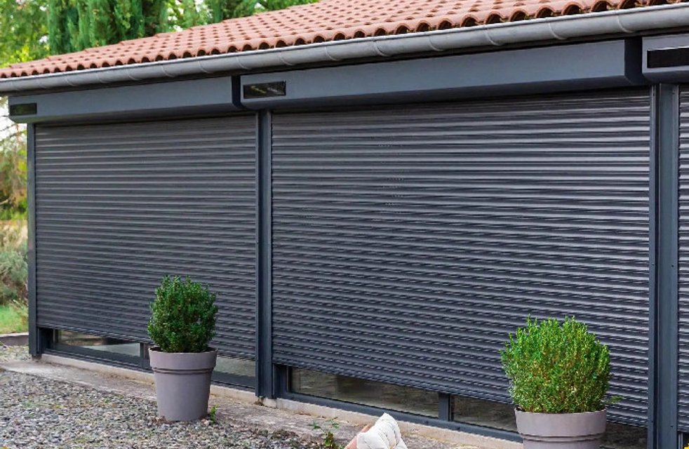 Ekologické venkovní stínění: Rolety na solární pohon