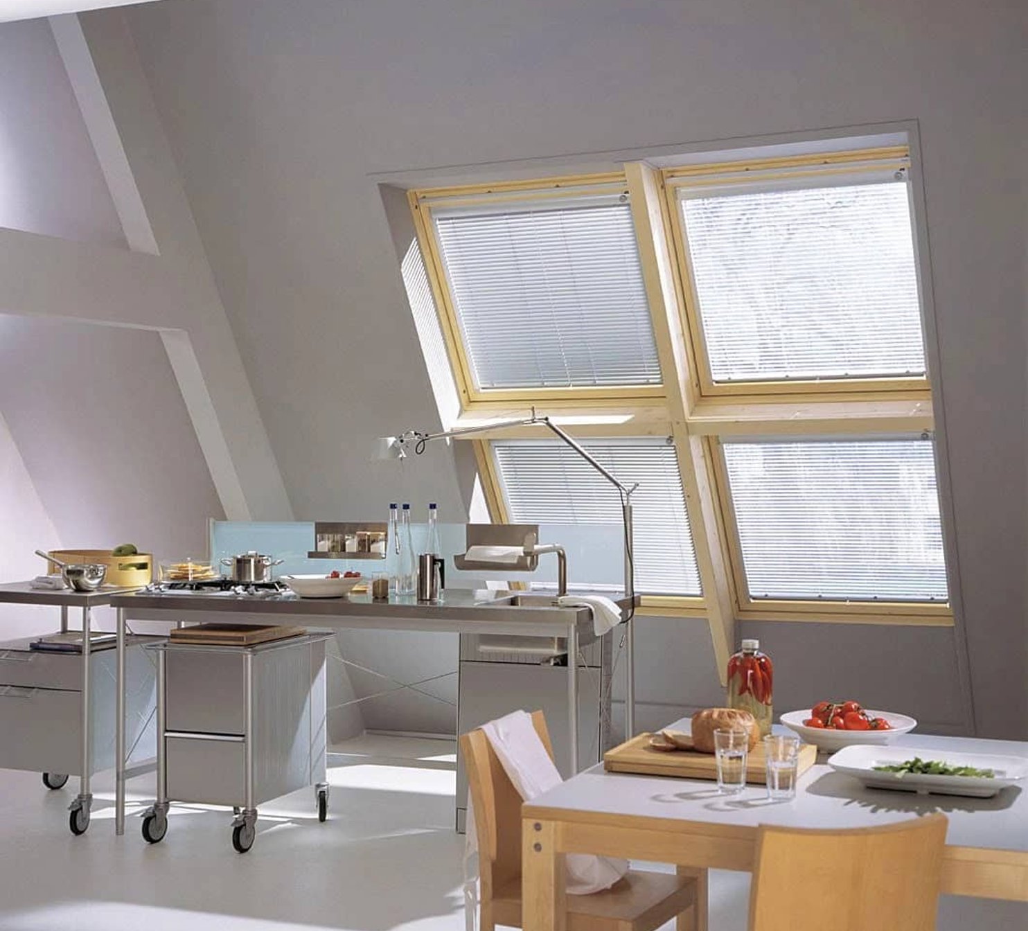 Bílé střešní žaluzie