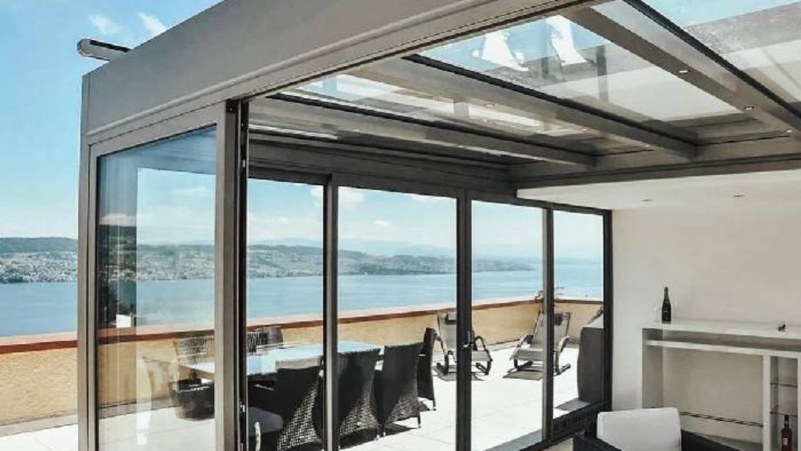 Rámové zasklení pergol a teras: Když venkovní prostor dostane nový rozměr