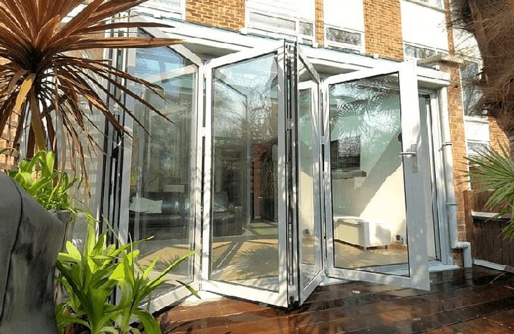 Skládací systémy – flexibilní spojení interiéru a exteriéru