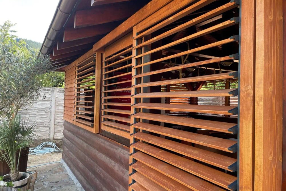 Dřevěné ruční žaluzie