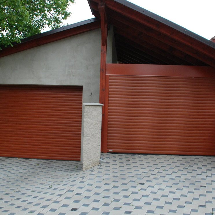 Dvoje hnědá garážová vrata