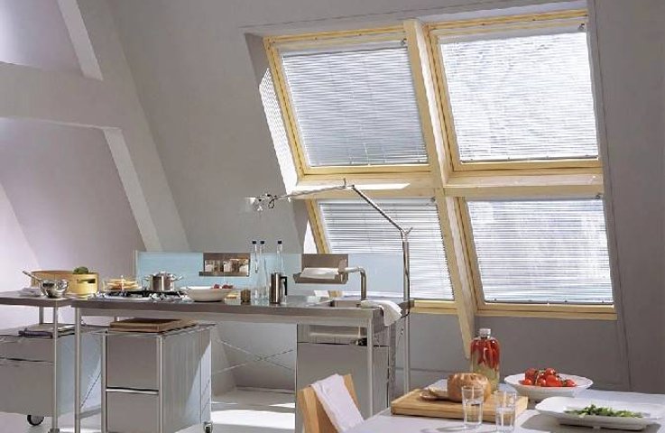 Proč pořídit rolety na střešní okna?