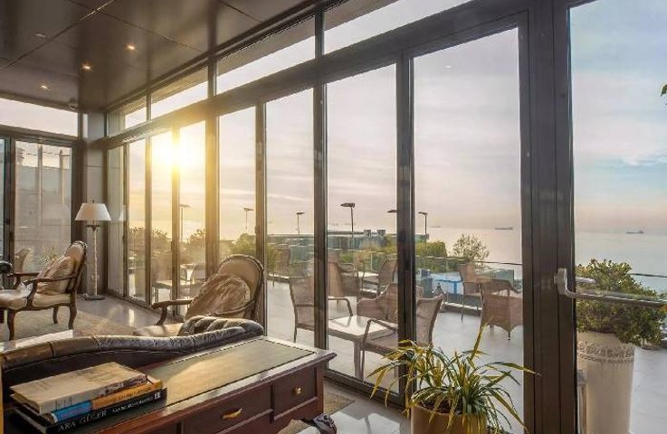 „Pro nejlepší tepelný komfort zvolte trojsklo u plně zasklených systémů – investice se vrátí v úsporách za topení.“