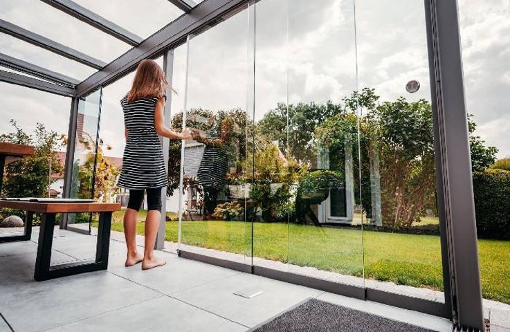 Plně zasklené systémy: Elegance a komfort bez kompromisů