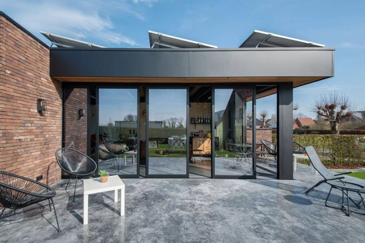 Dlouhé balkonové dveře s okenními fóliemi