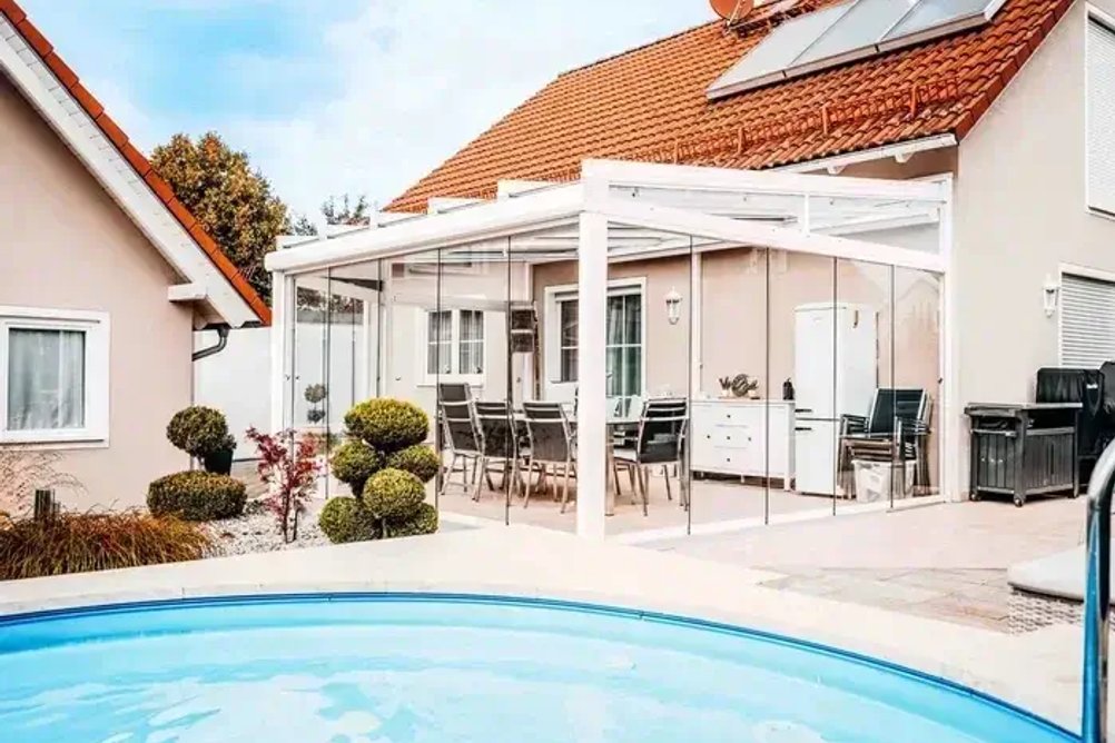 Nezateplená zimní zahradu u bazénu