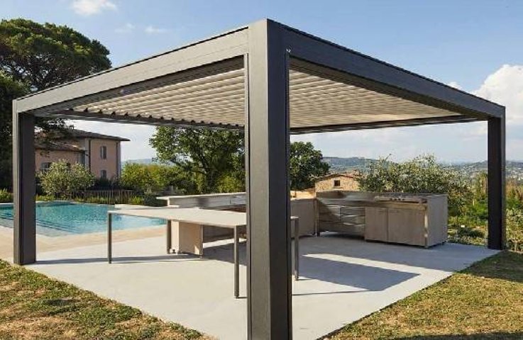 Pergoly s voděodolnou střechou: pohodlí za každého počasí