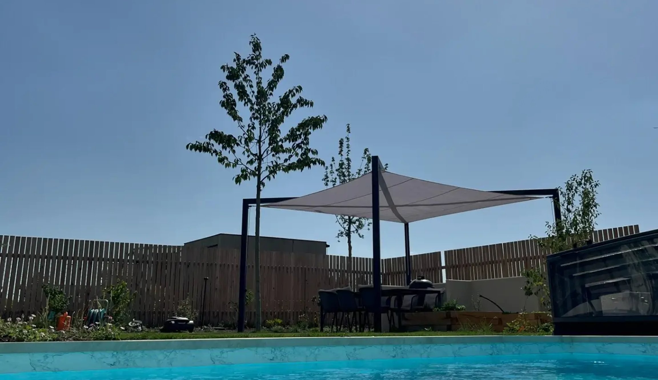 Pergola YKSY u bazénu