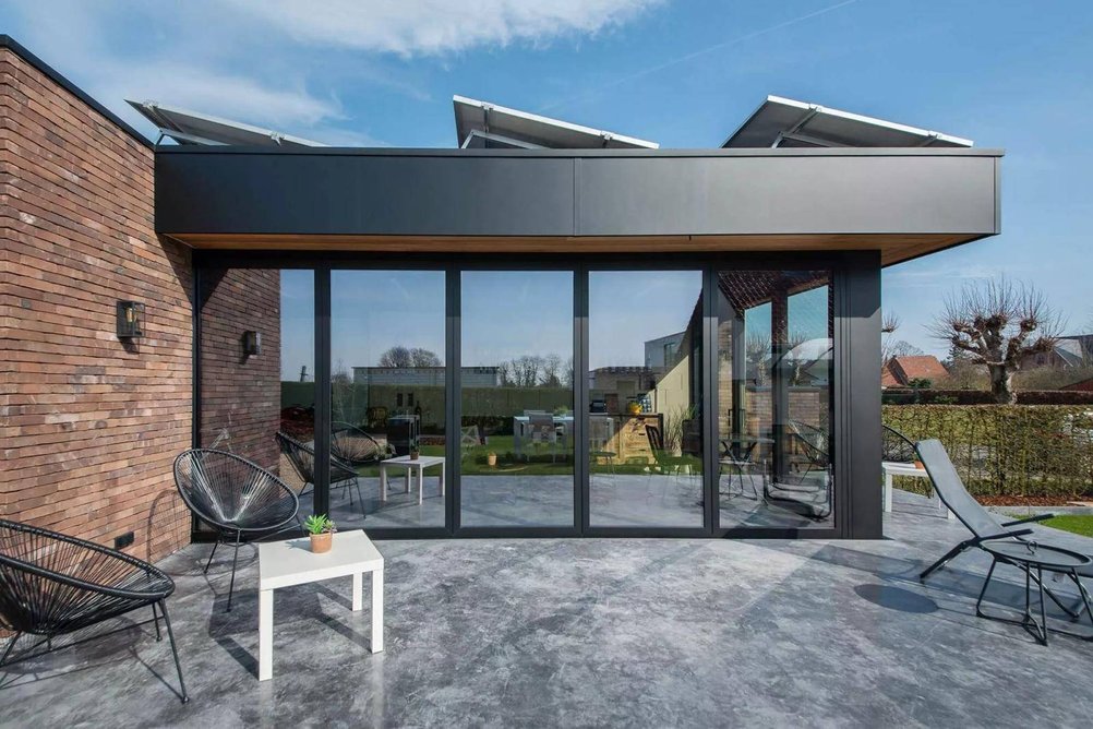 Venkovní zimní zahrada s rámovým zasklením