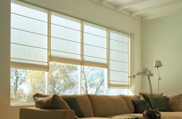 Řimské rolety v obývacím pokoji