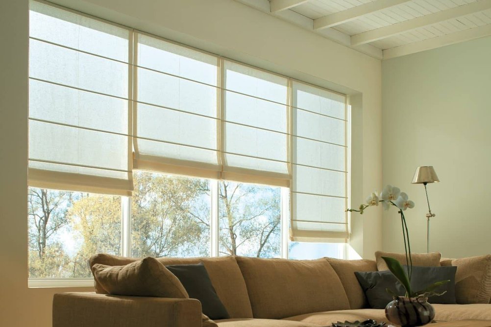 Řimské rolety v obývacím pokoji