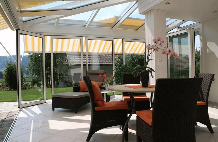 kládací systém ve zimní zahradě umožní otevřít celou stěnu a propojit interiér se zahradou“