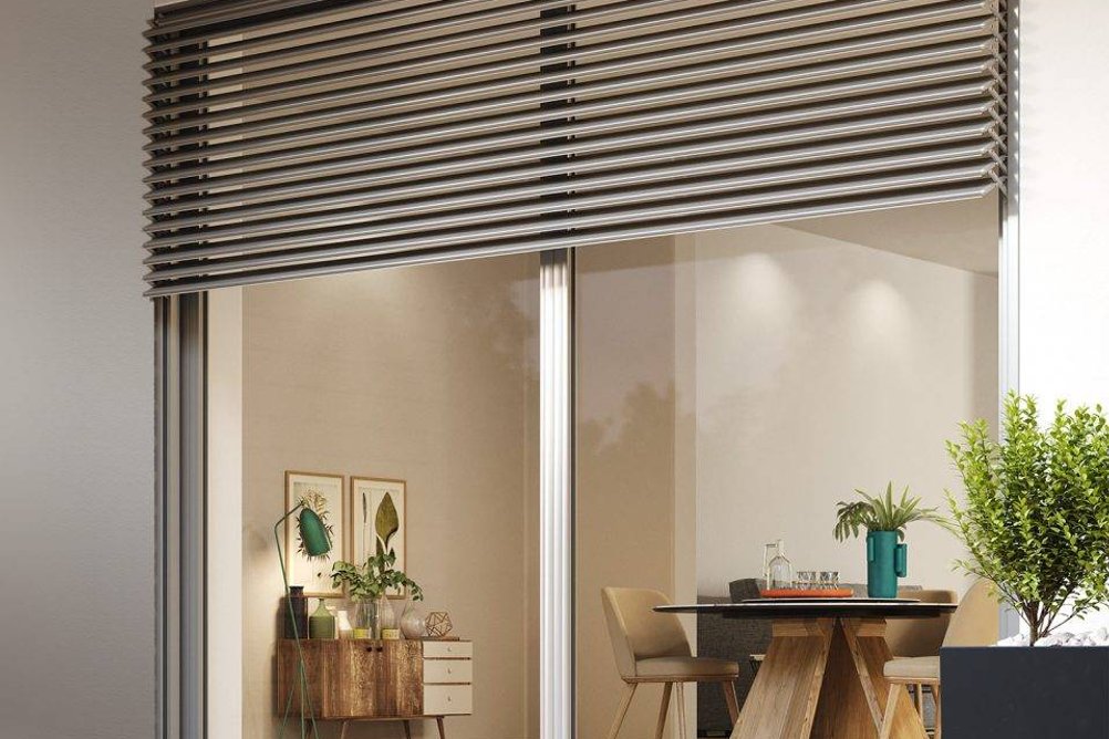 Okna s horizontálními slunolamy