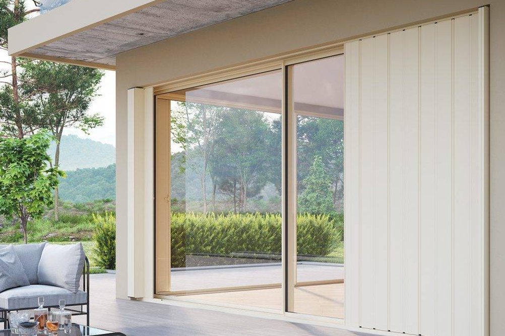 Zasklená místnost se slunolamy Skuro Sikuro