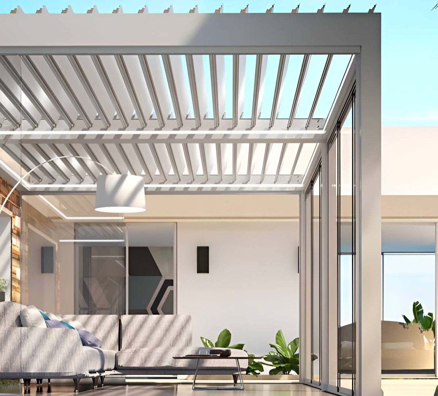 Slunolamy Sunshadow u terasy s lehátky