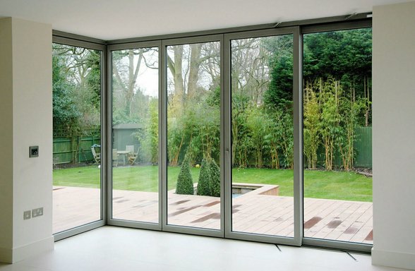 Posuvné plastové dveře do zahrady