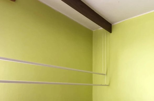 Spouštěcí garnýže v bytě