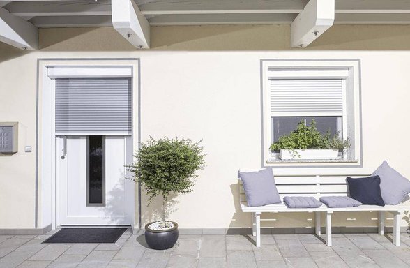 Venkovní rolety na okně a dveřích