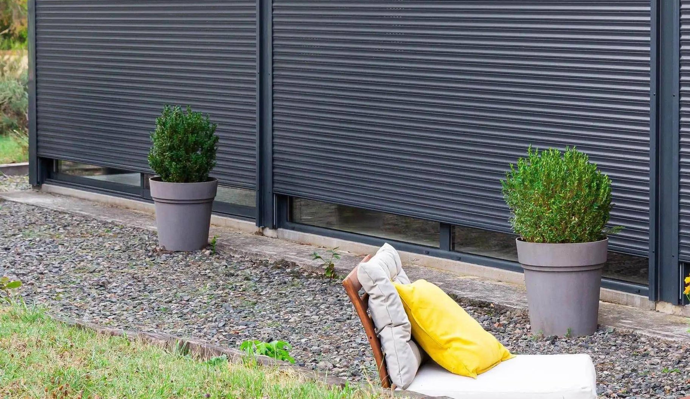 Venkovní rolety na kamenném rodinném domě