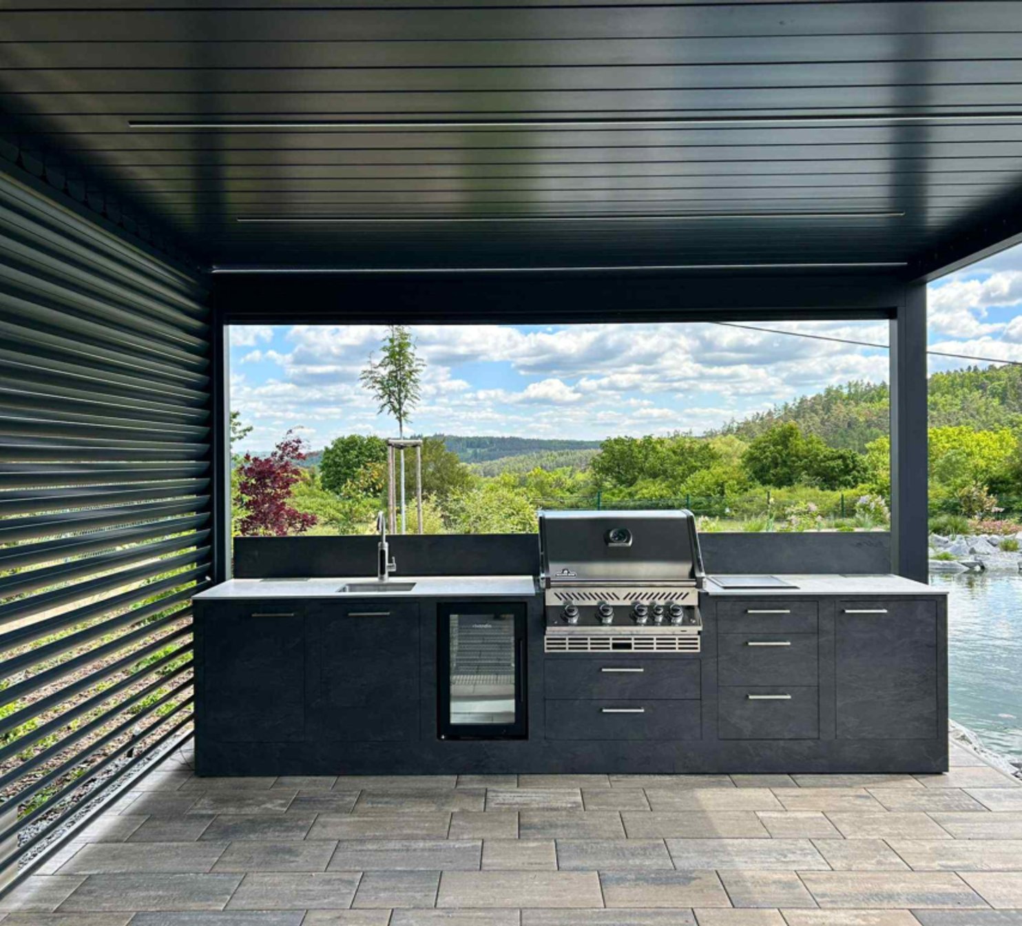 Otevřená venkovní kuchyně