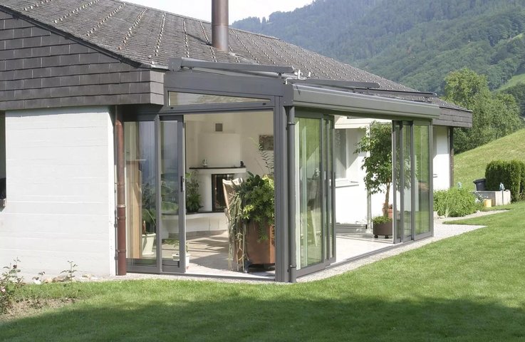 Zasklení terasy hliníkovým systémem – propojení domu se zahradou“