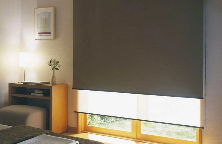 Zatemňovací roleta v ložnici – klidný spánek i během dne